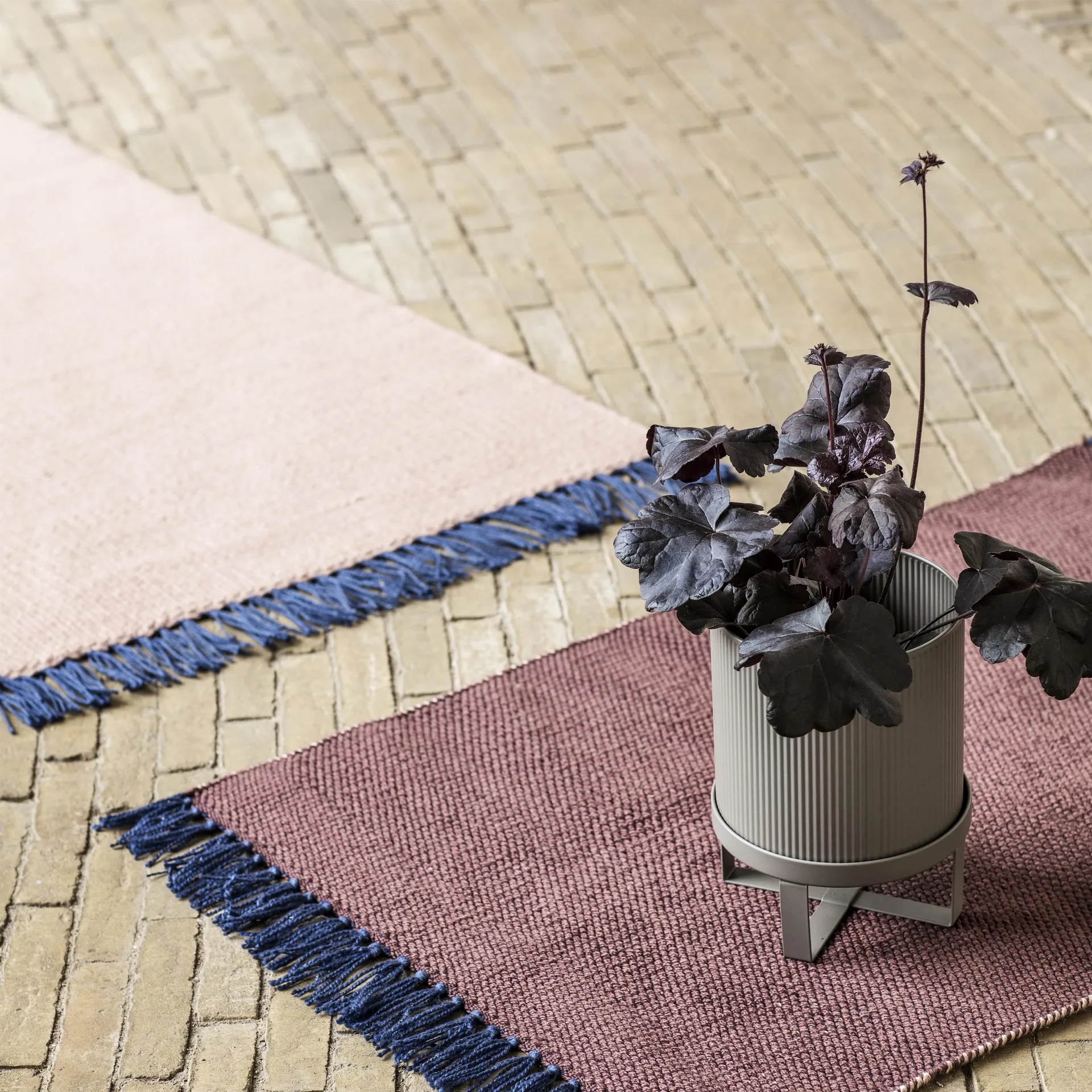 Bau blomsterpotte small Ø18 cm, grå Ferm Living