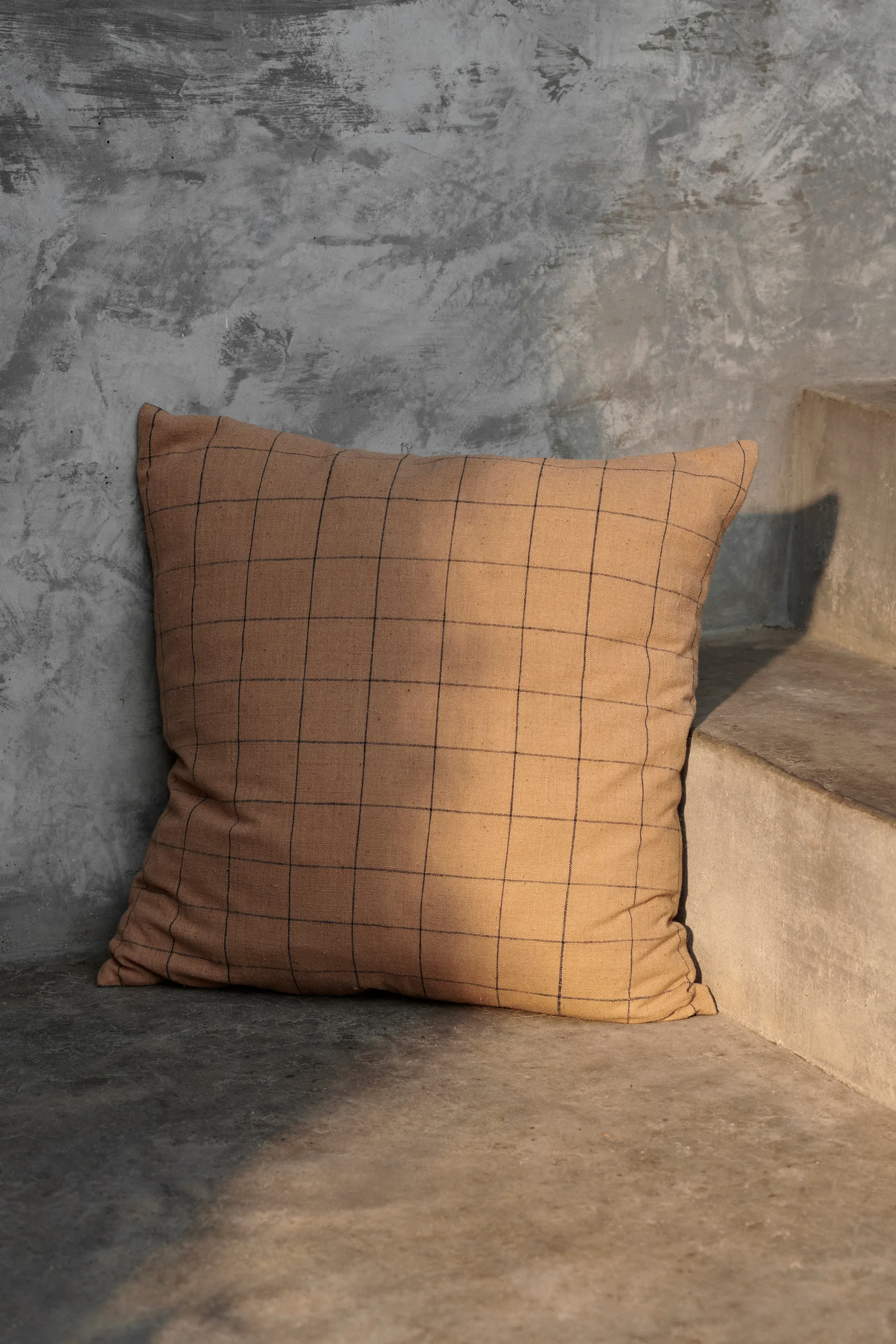 Brown pute 50 x 50 cm, Grid Ferm Living
