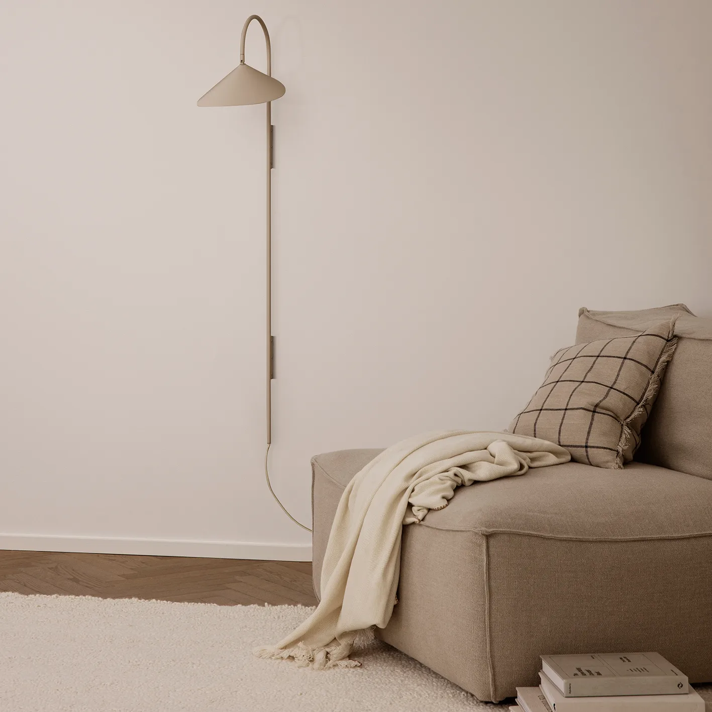 Calm pute camel-black, 48x48 cm Ferm Living