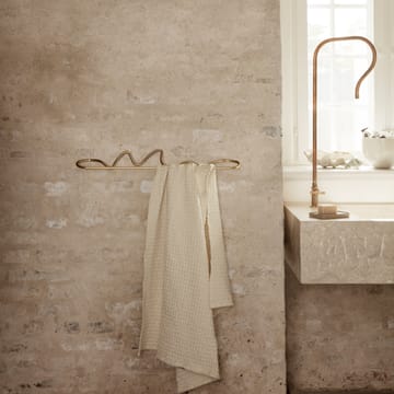 Curvature håndklehenger - Messing - Ferm Living