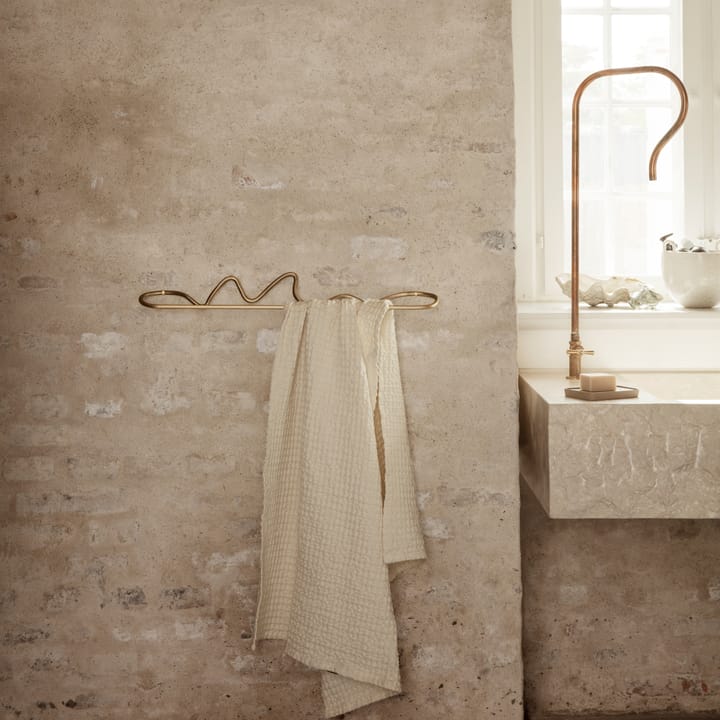 Curvature håndklehenger, Messing Ferm Living