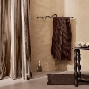 Curvature håndklehenger - Svart messing - Ferm Living