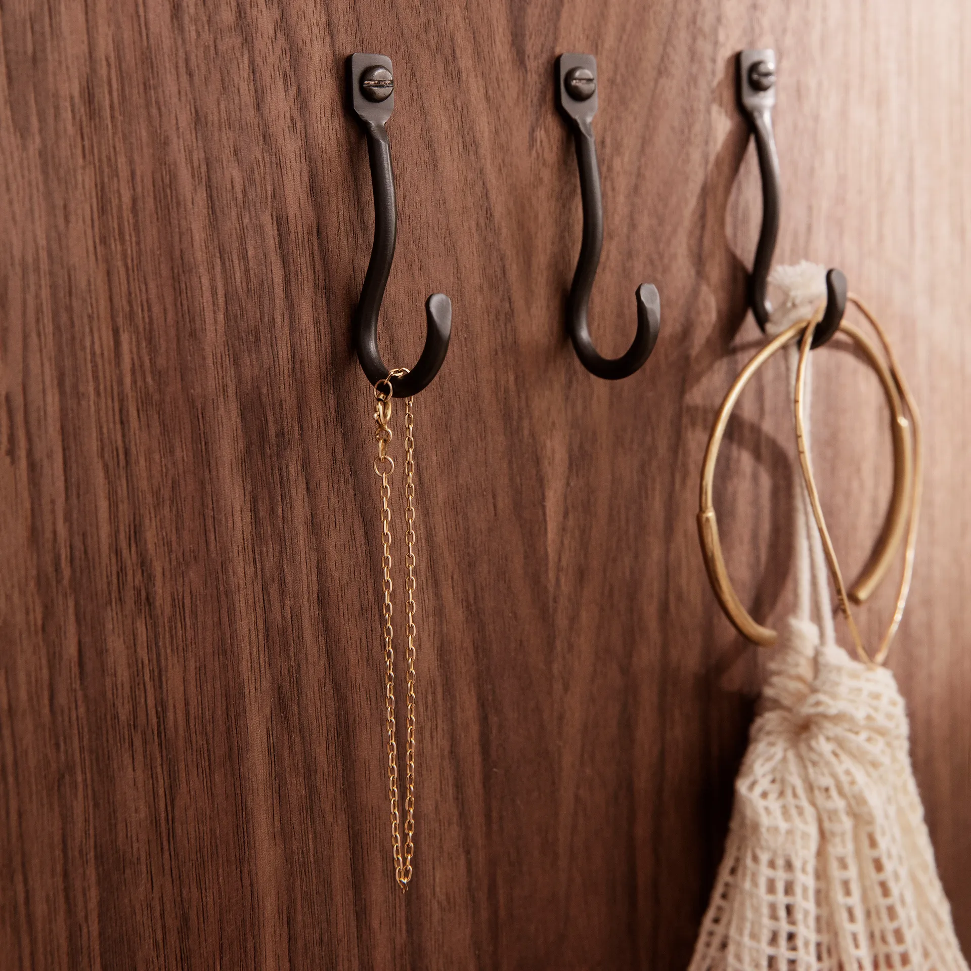 Curvature knagg 3-pakning, Svart messing Ferm Living