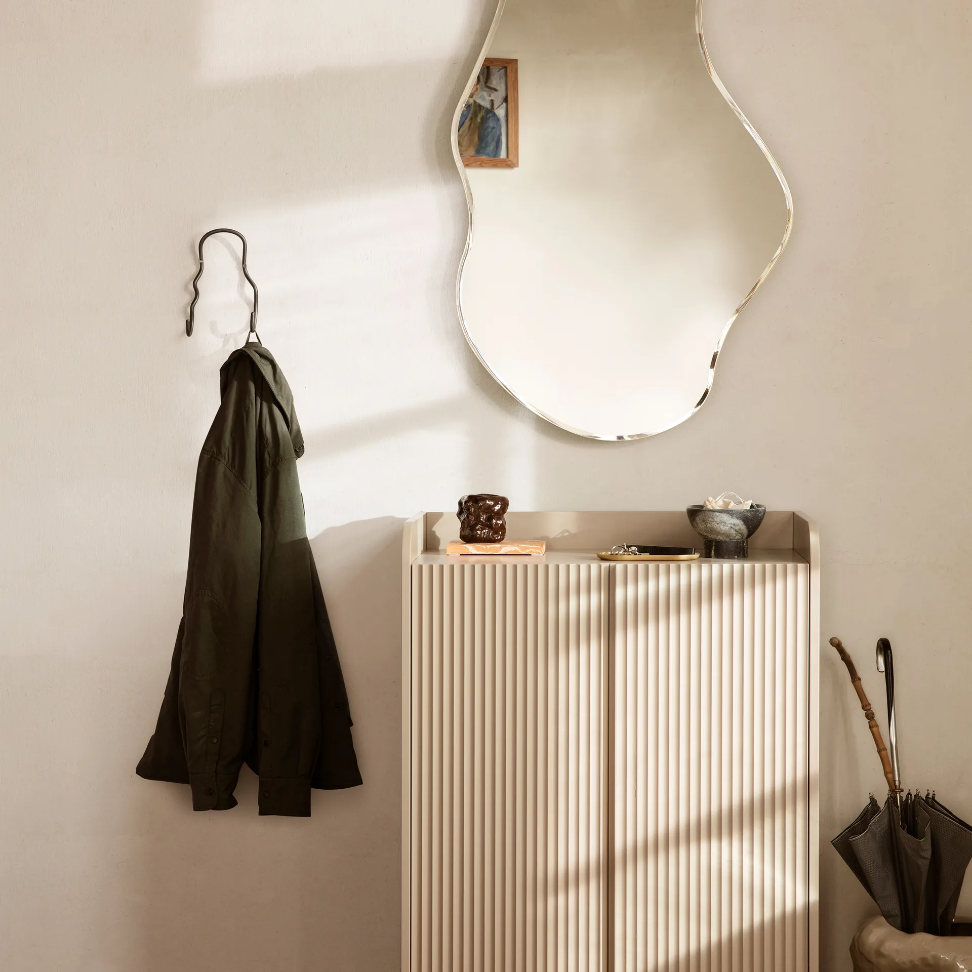 Curvature knagg dobbel, Svart messing Ferm Living