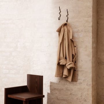 Curvature knagg enkel - Svart messing - Ferm Living