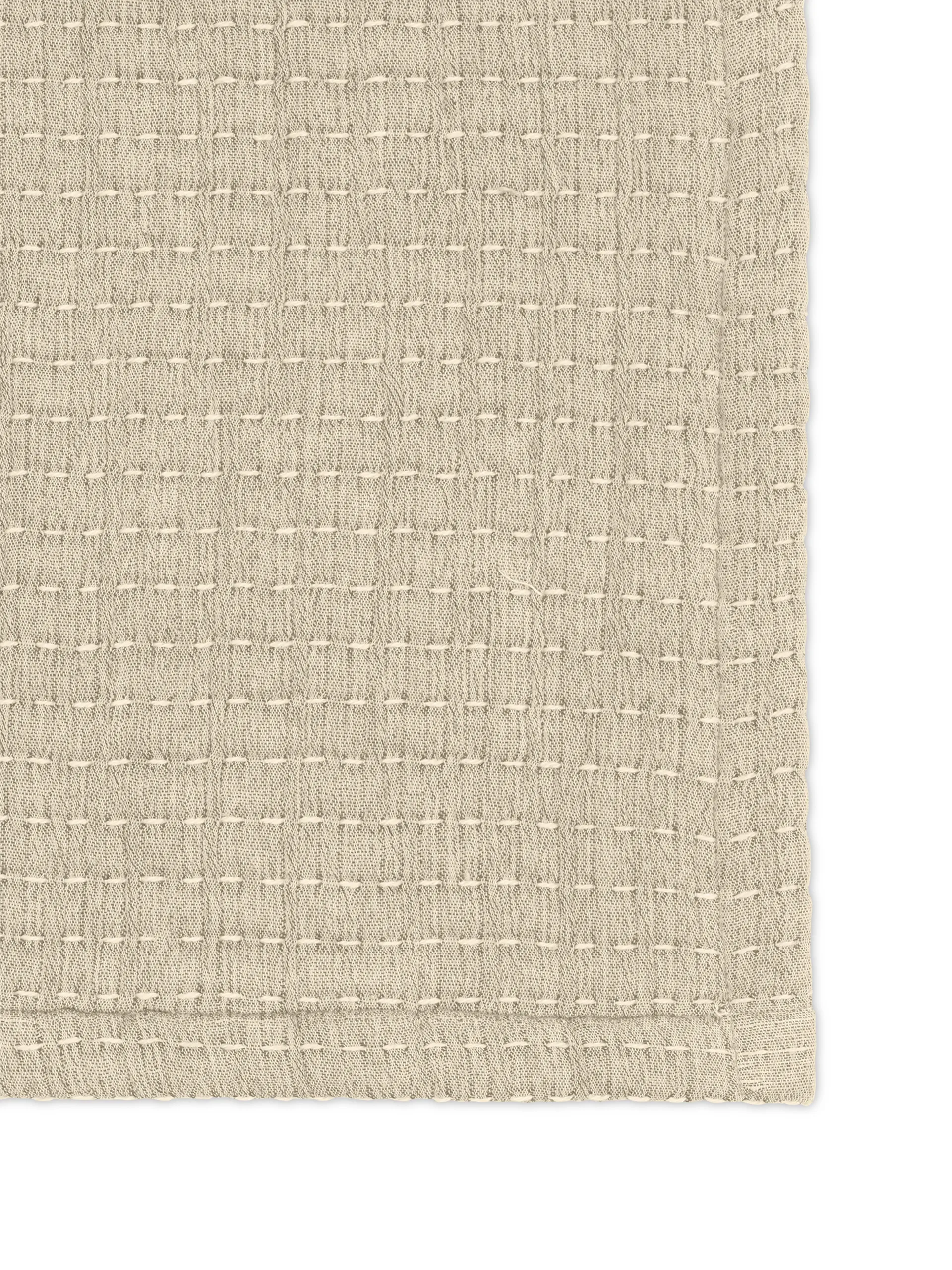 Daze sengeteppe 240 x 250 cm, Beige Ferm Living