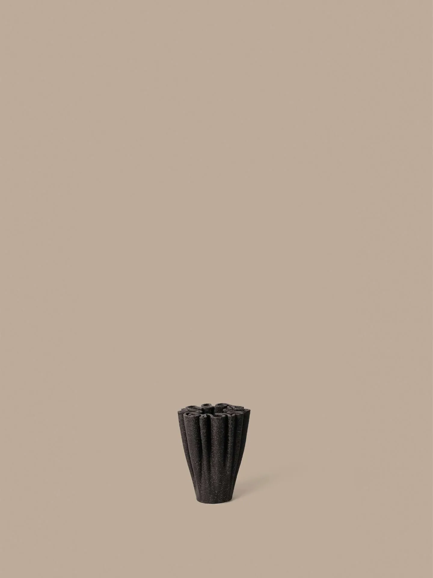 Dedali vase 11 cm, Dark brown Ferm Living