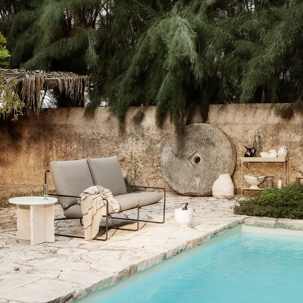 Desert 3-seters sofa, Stoff dark sand, sort stativ Ferm Living