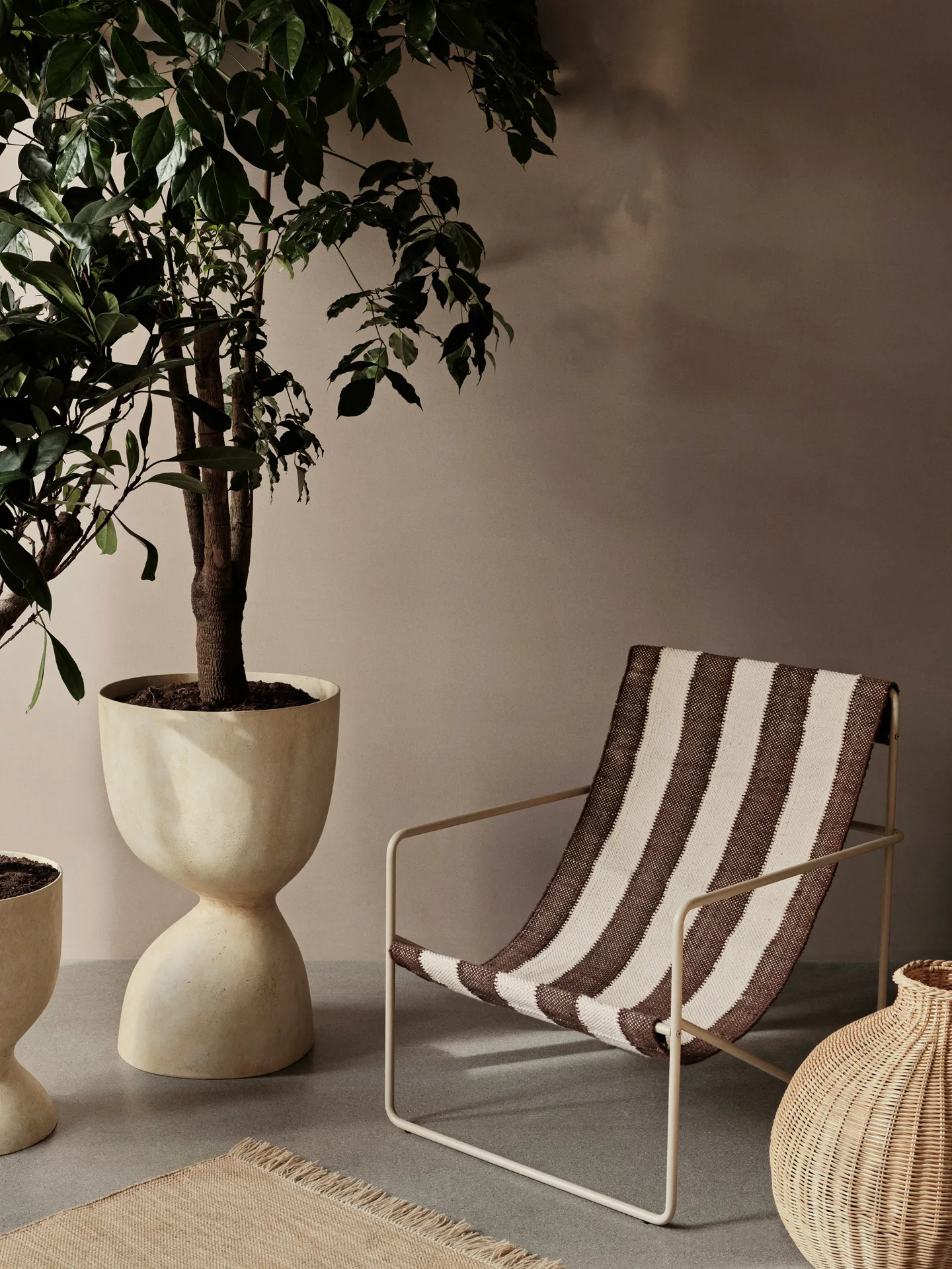 Desert loungestol, Cashmere, off-white, chocolate Ferm Living