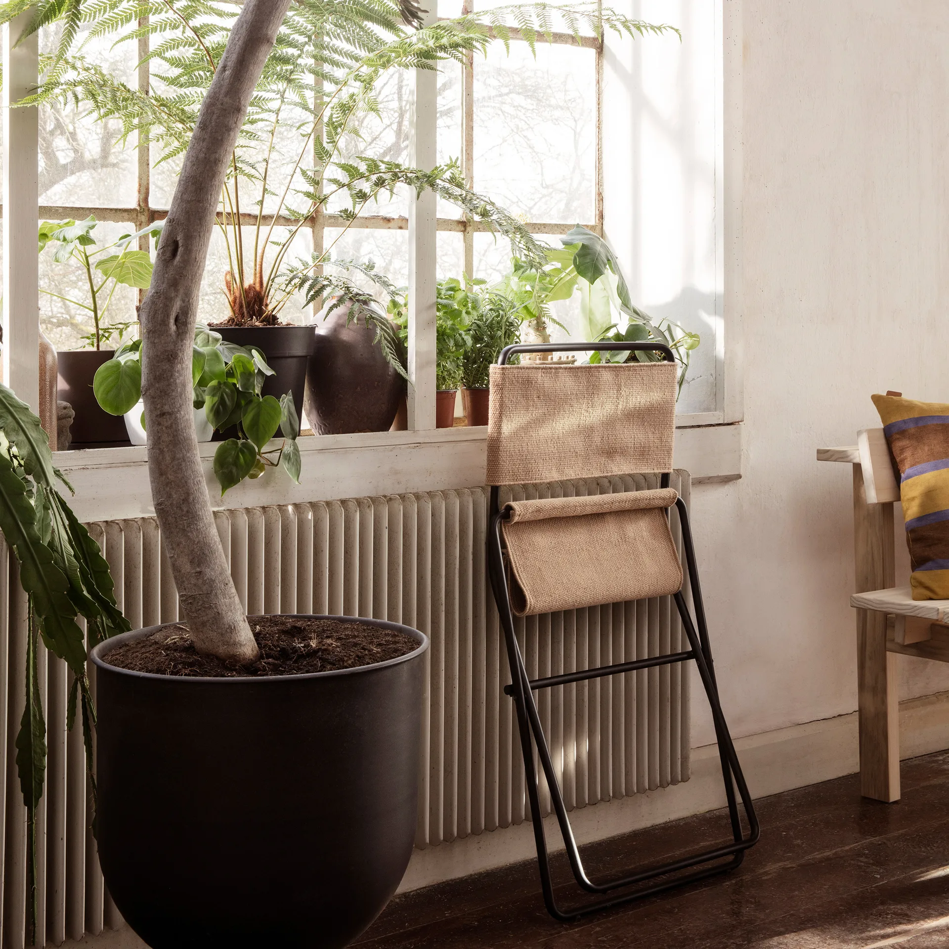 Desert spisestol, Black-sand Ferm Living