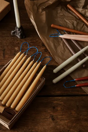 Dipped candles håndlagde lys 15 cm 8-pakning - Straw - Ferm Living