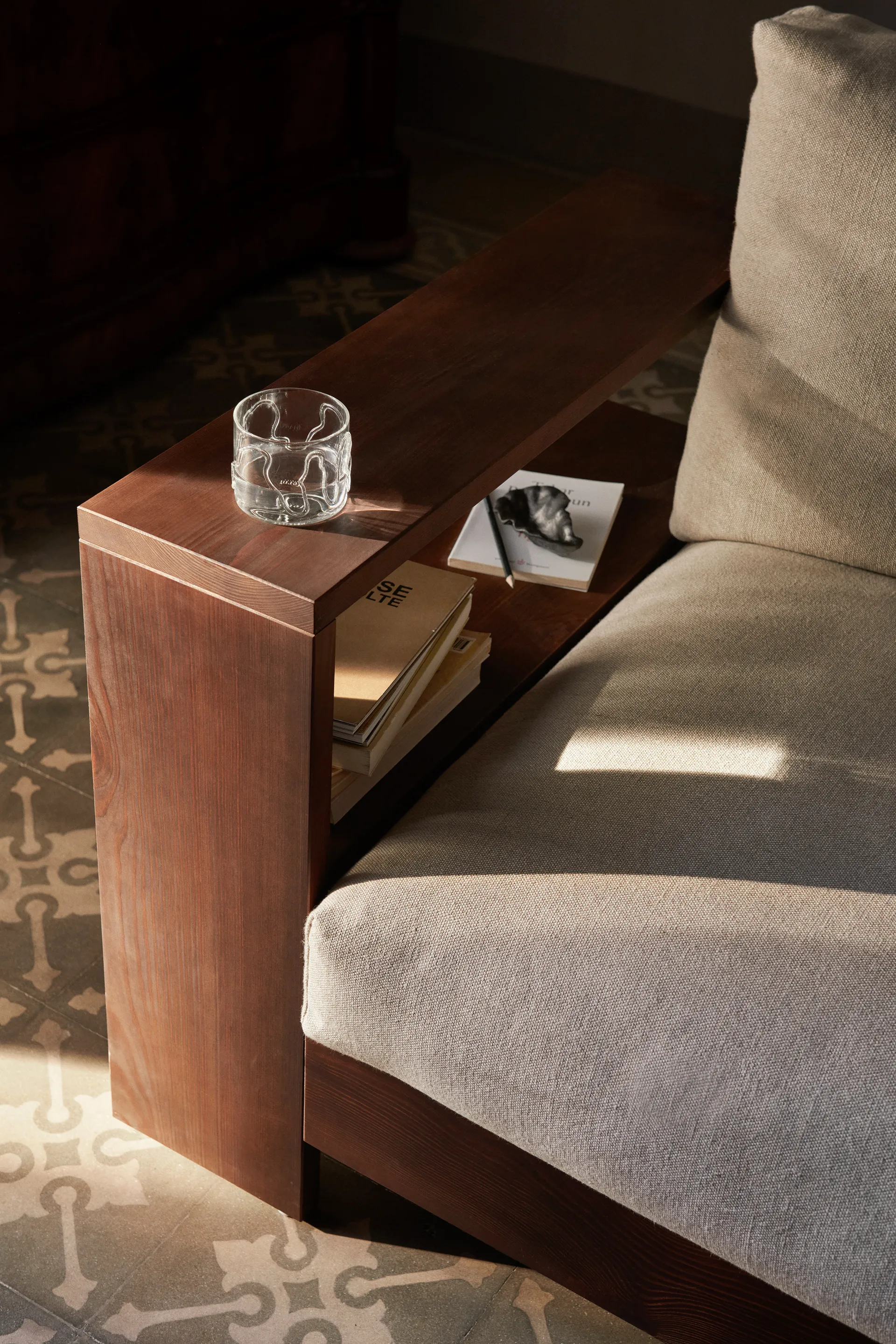 Edre sofa classic lin, Dark Stained-Natural Ferm Living