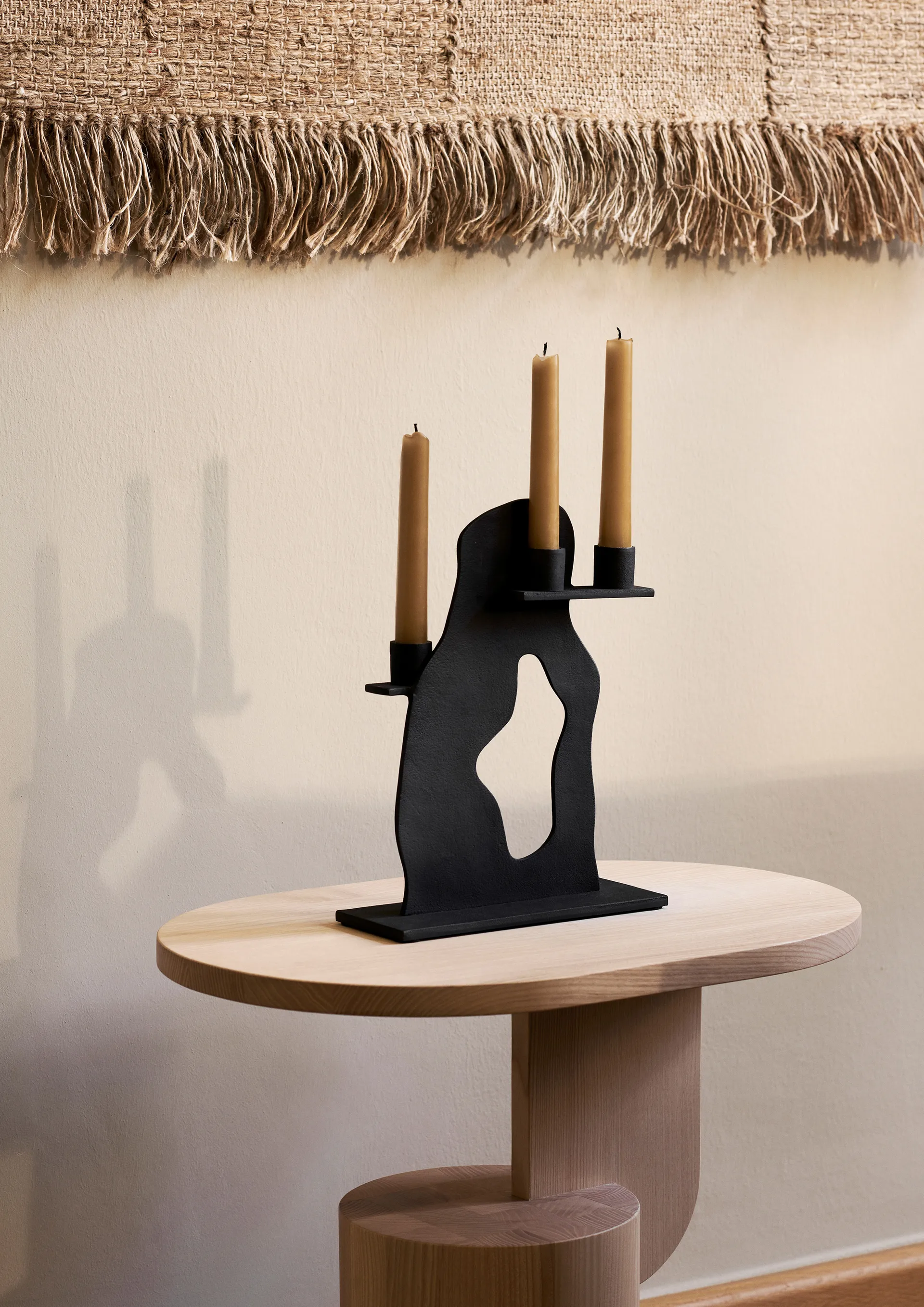 Erode lysestake 21 x 27 x 4 cm, Blackened Aluminium Ferm Living