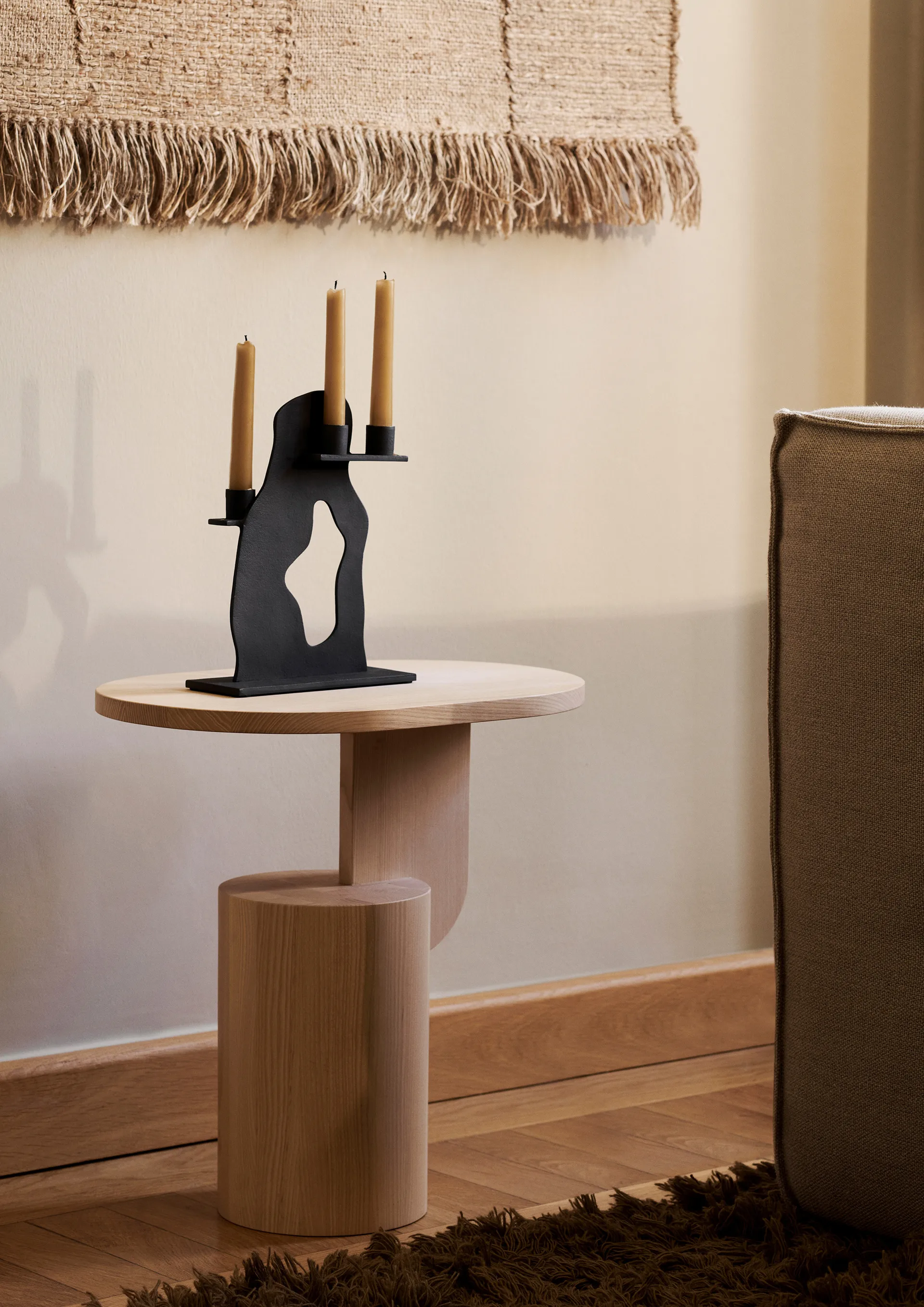 Erode lysestake 21 x 27 x 4 cm, Blackened Aluminium Ferm Living