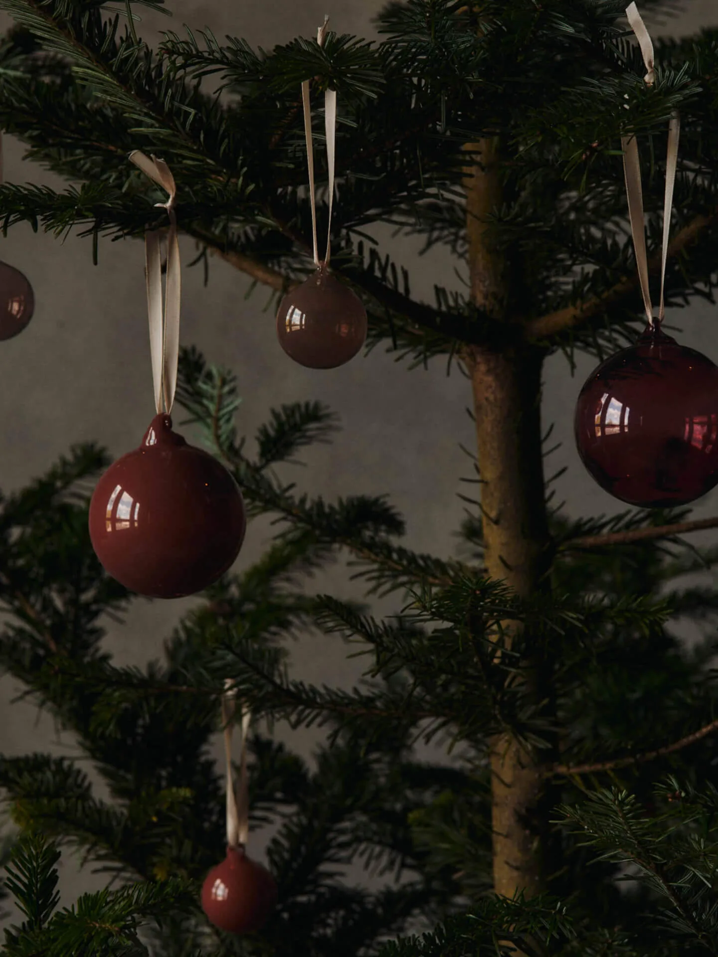 Glasskule julekuler S Ø4 cm 3 deler, Roseate Opaque Ferm Living