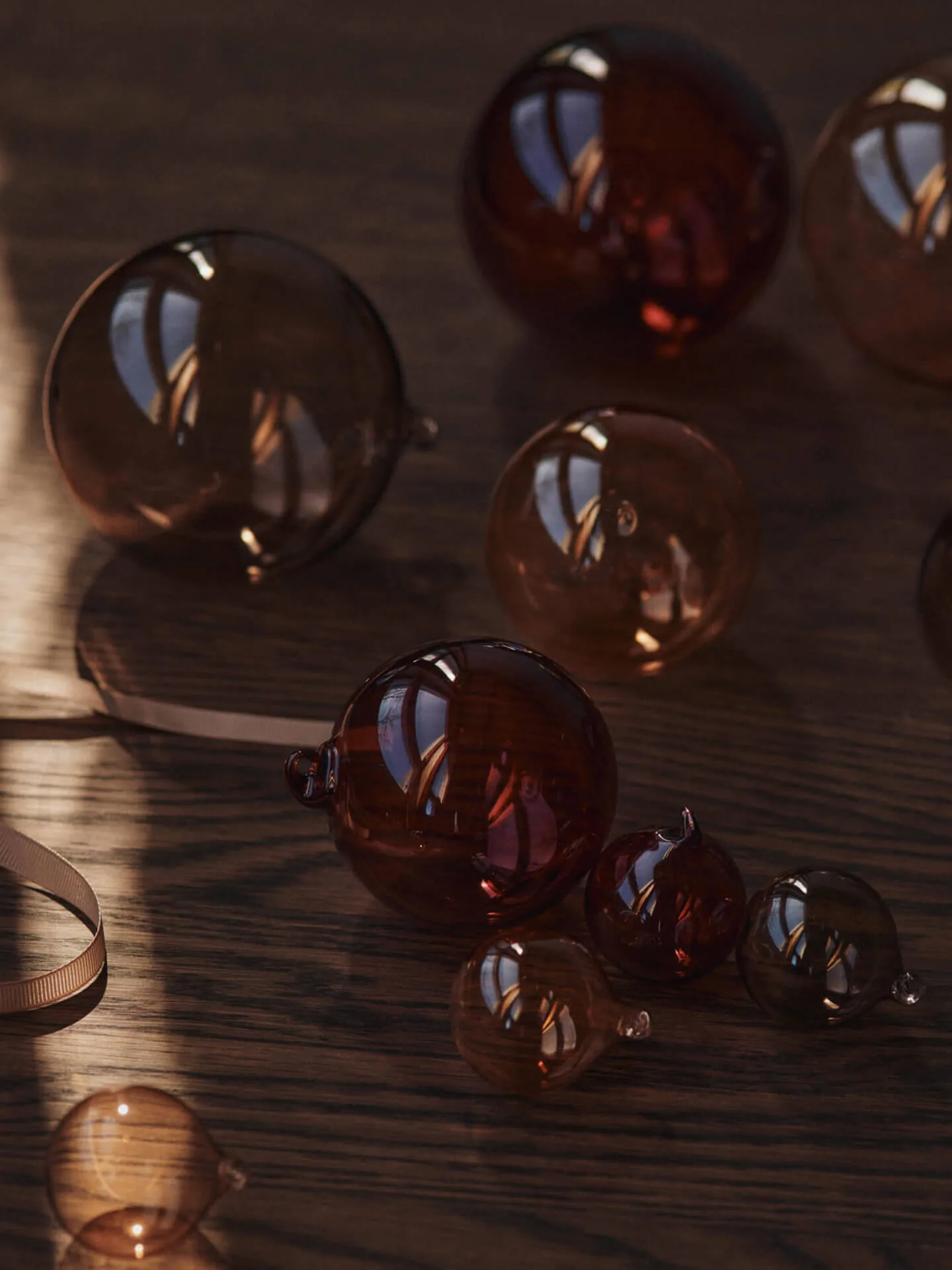 Glasskule julekuler S Ø4 cm 3 deler, Roseate Translucent Ferm Living