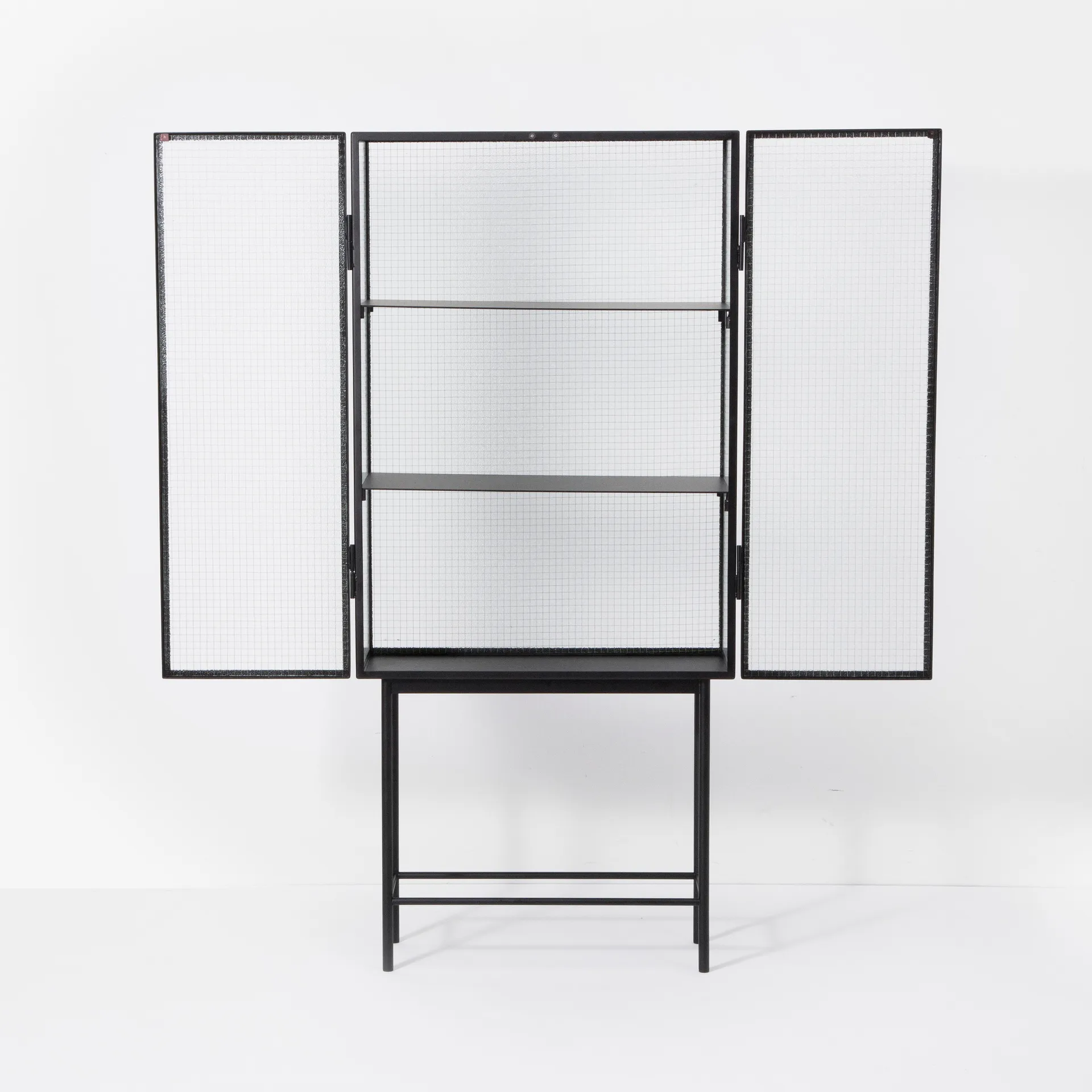 Haze hvitrinskap, Svart Ferm Living