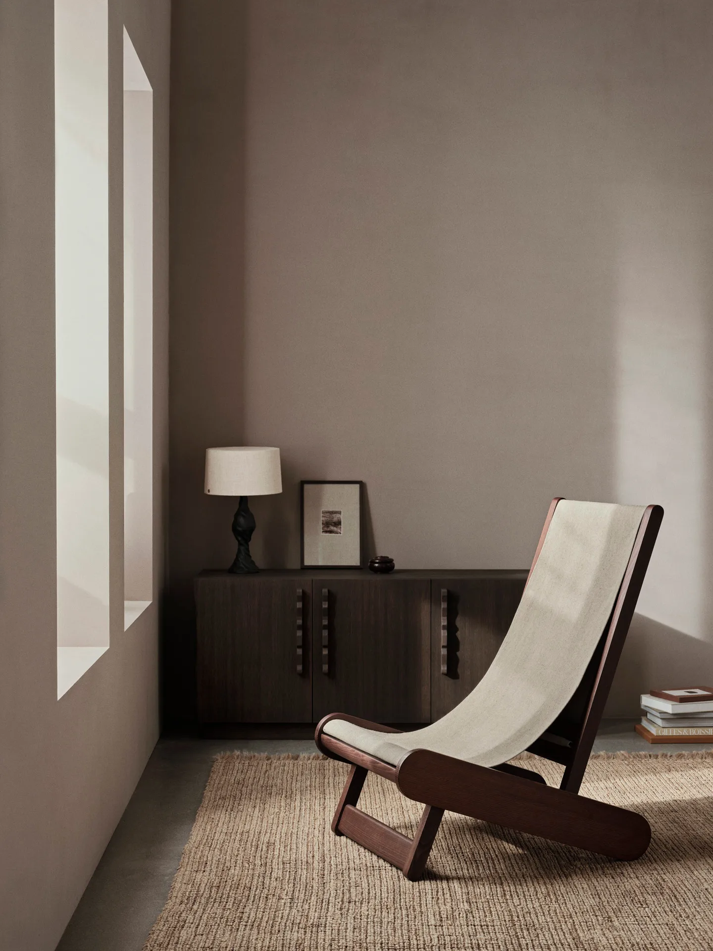 Hemi loungestol, Dark stained, natural Ferm Living