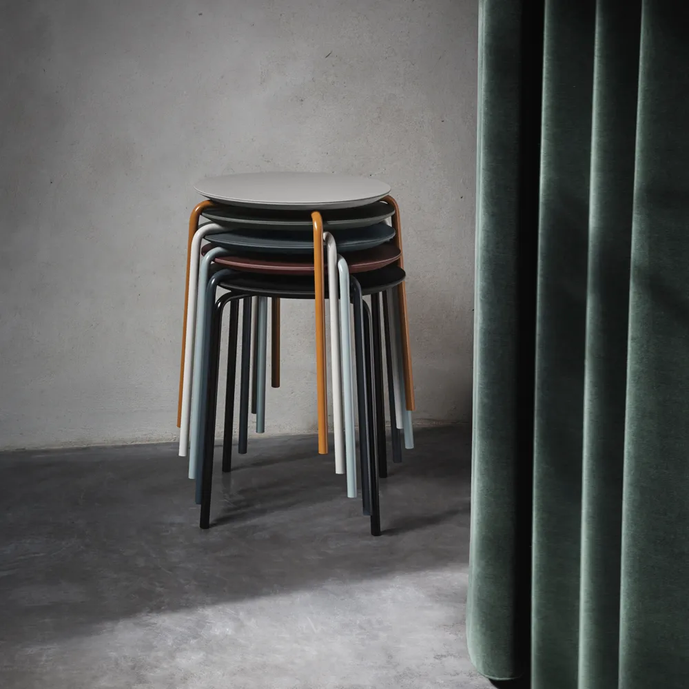 Herman fotskammel, Warm grey, kromstativ Ferm Living