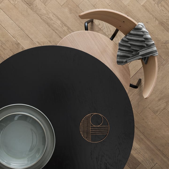 Herman stol, Walnut, sort stålstativ Ferm Living