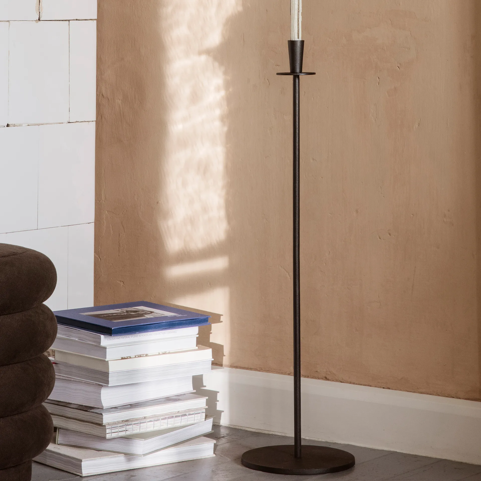Hoy lysestake tall 86 cm, Svart Ferm Living