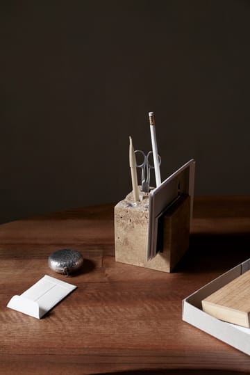 Klint penneholder 9 x 9 cm - Beige travertin - Ferm Living