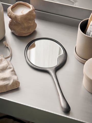 Lava håndspeil - Blackened Aluminium - Ferm Living