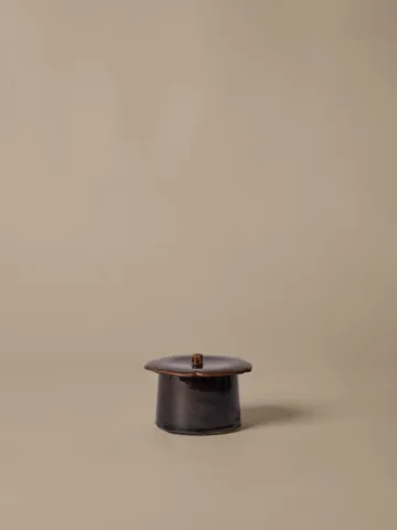 Marnen krukke med lokk - Carob brown, Ø11x9 cm - Ferm Living