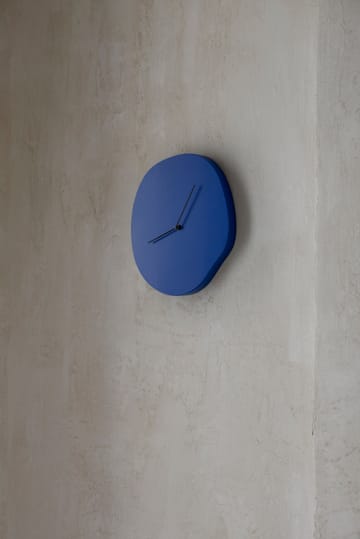 Melt veggklokke 28 x 33 cm - Blue - Ferm Living