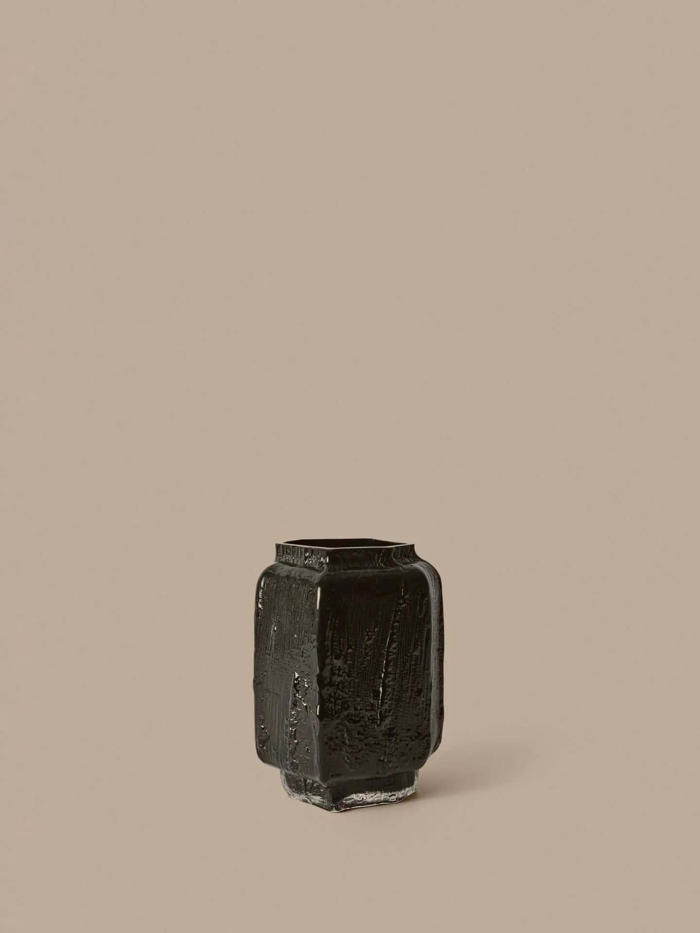 Mokuri vase, Black, 25 cm Ferm Living