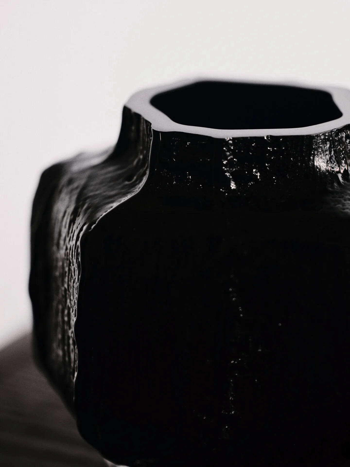 Mokuri vase, Black, 30 cm Ferm Living