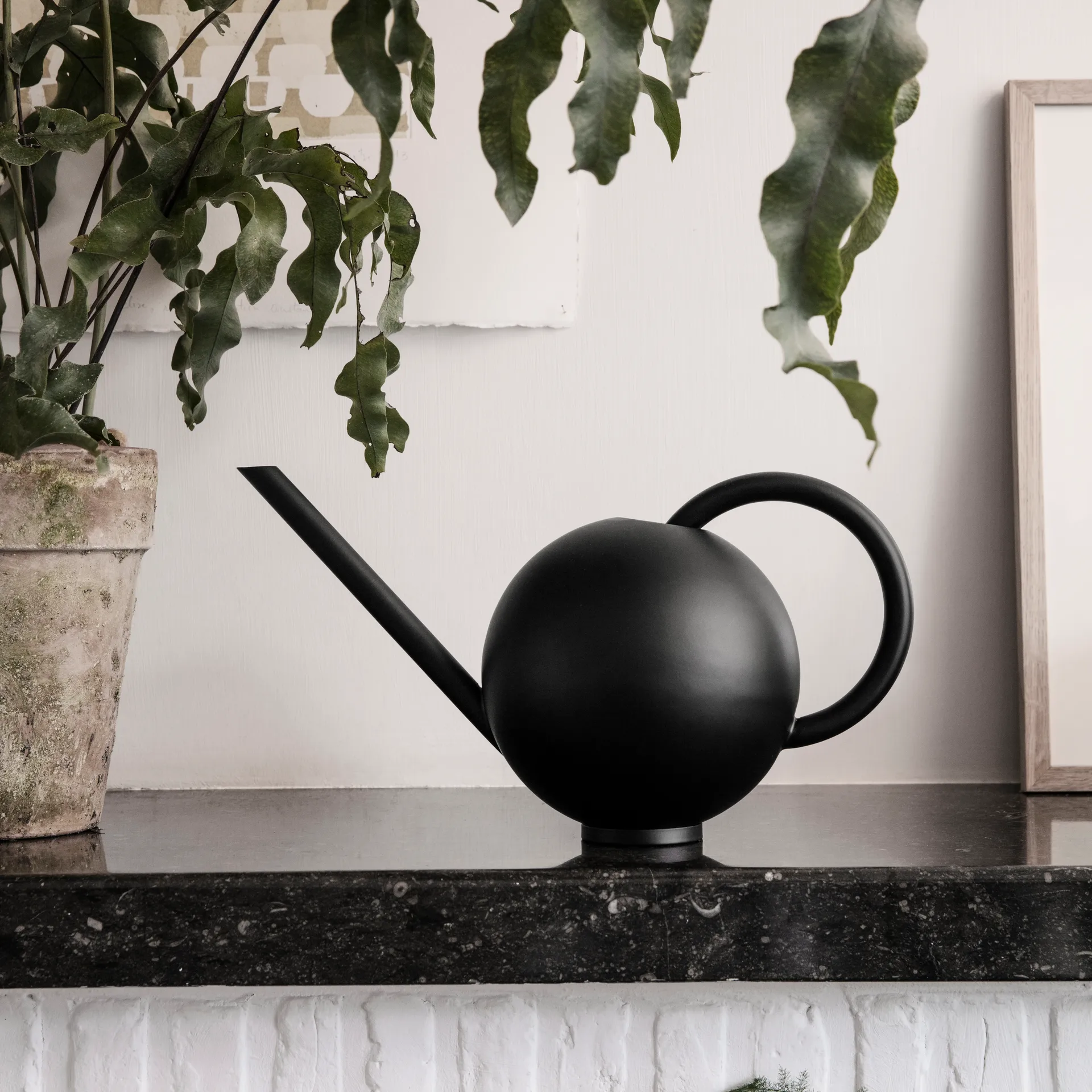 Orb vannkanne, Svart Ferm Living
