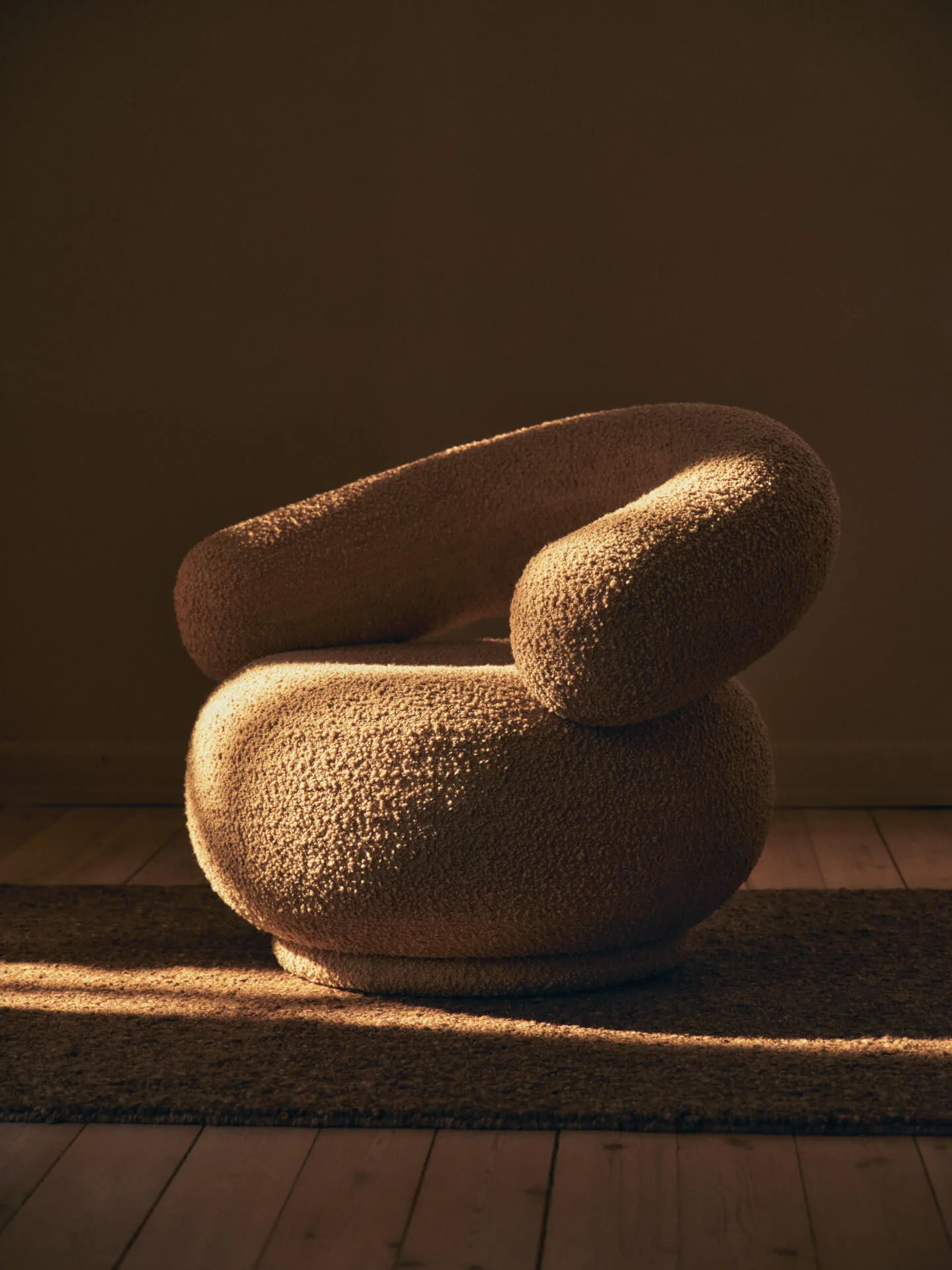Orbo Lounge-stol, Raw bouclé - Natural Ferm Living