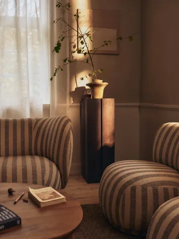 Parcel pidestall - Dark stained, 30x30x90 cm - Ferm Living