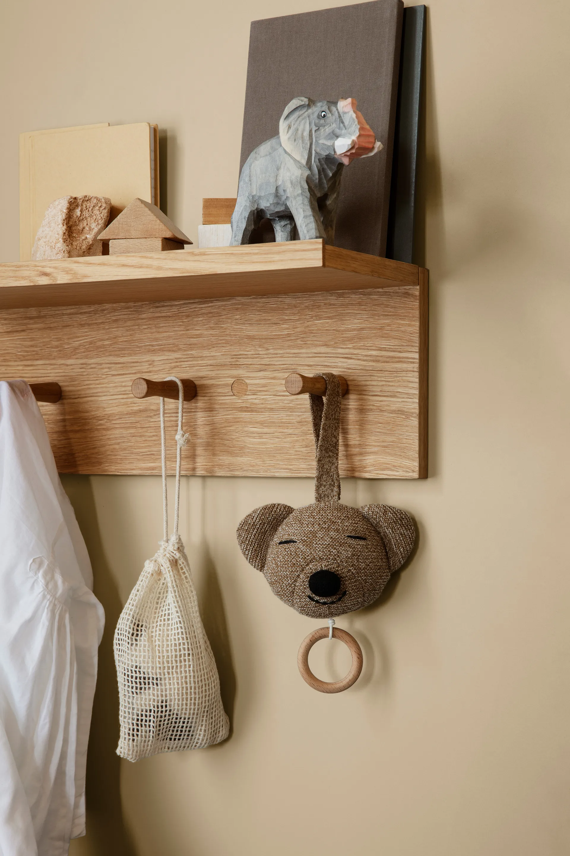 Place Rack knaggrekke hylle eik, Medium Ferm Living