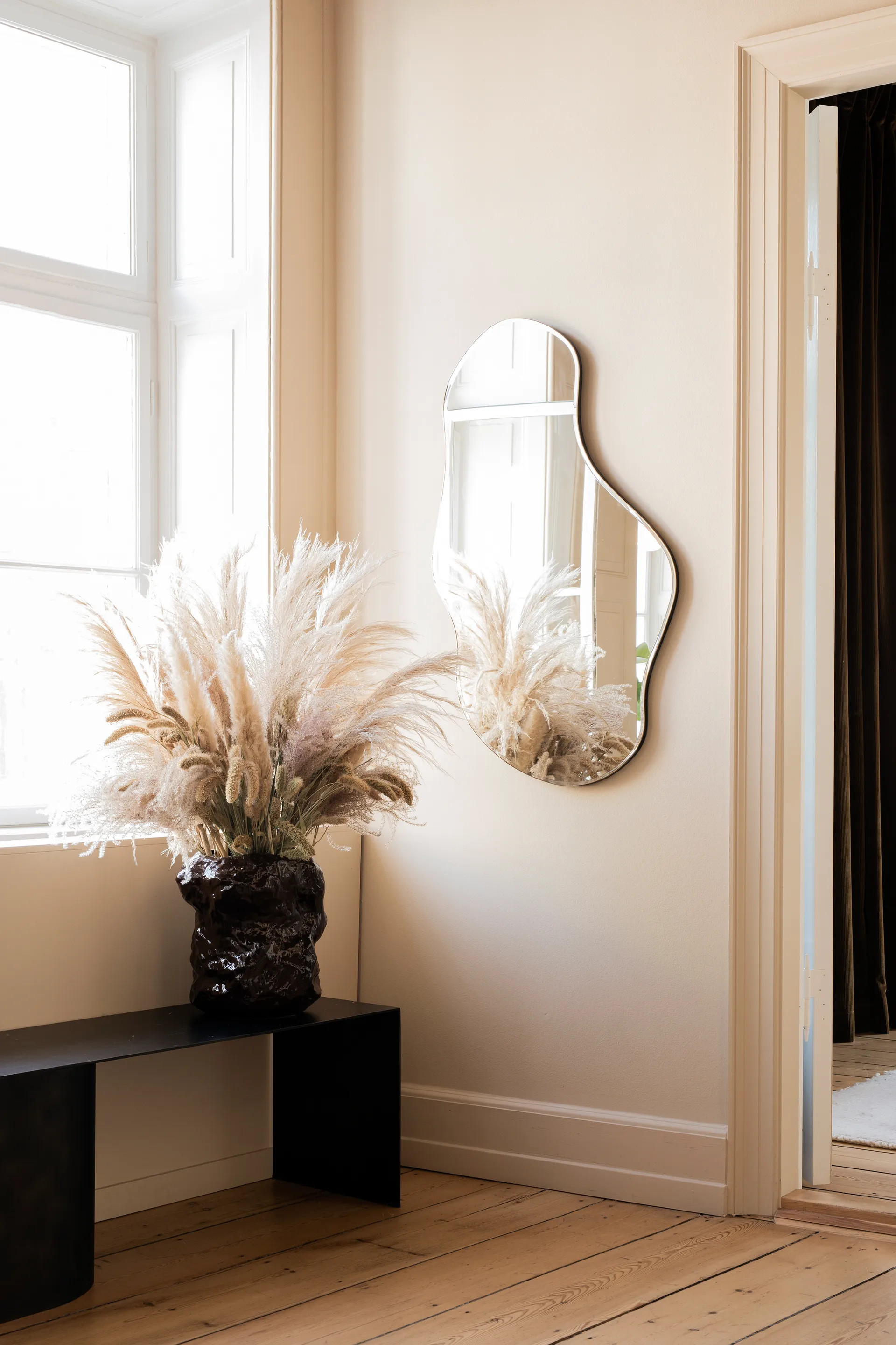 Pond speil large, Dark chrome Ferm Living