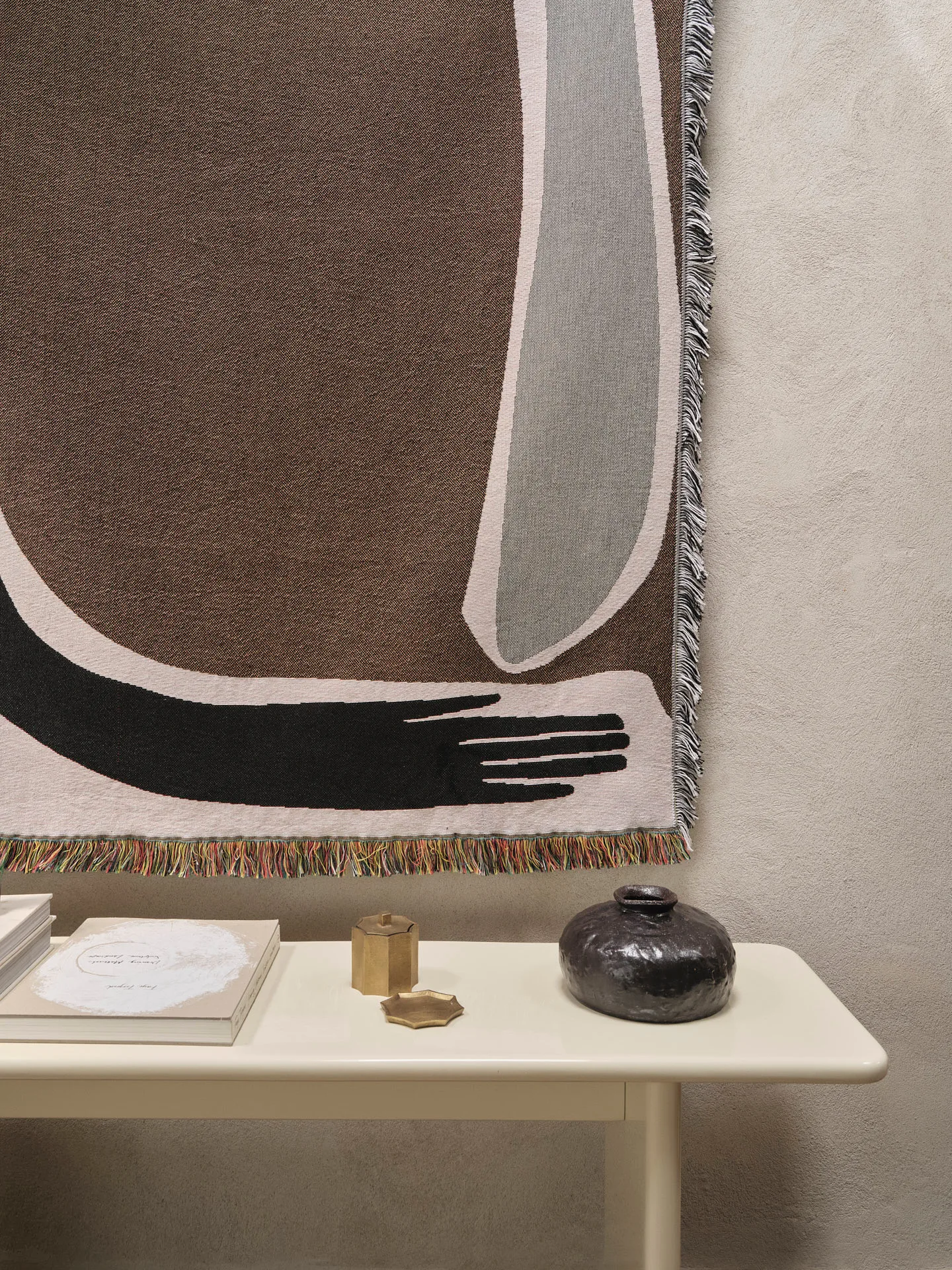 Pose Tapestry pledd 120x170 cm, Coffee Ferm Living