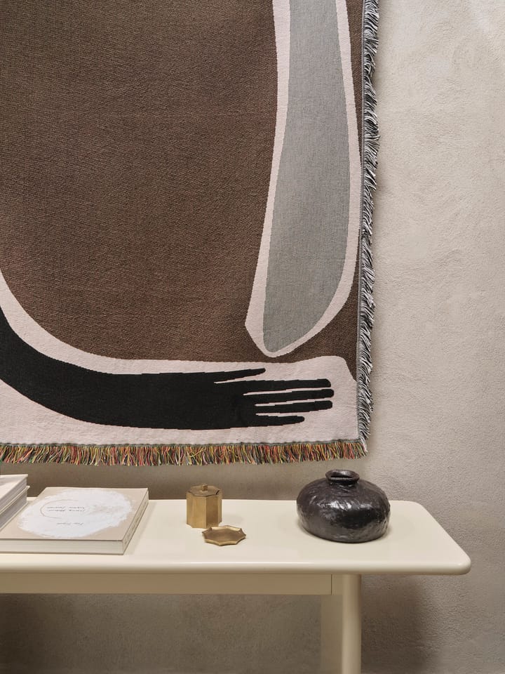 Pose Tapestry pledd 120x170 cm, Coffee Ferm Living