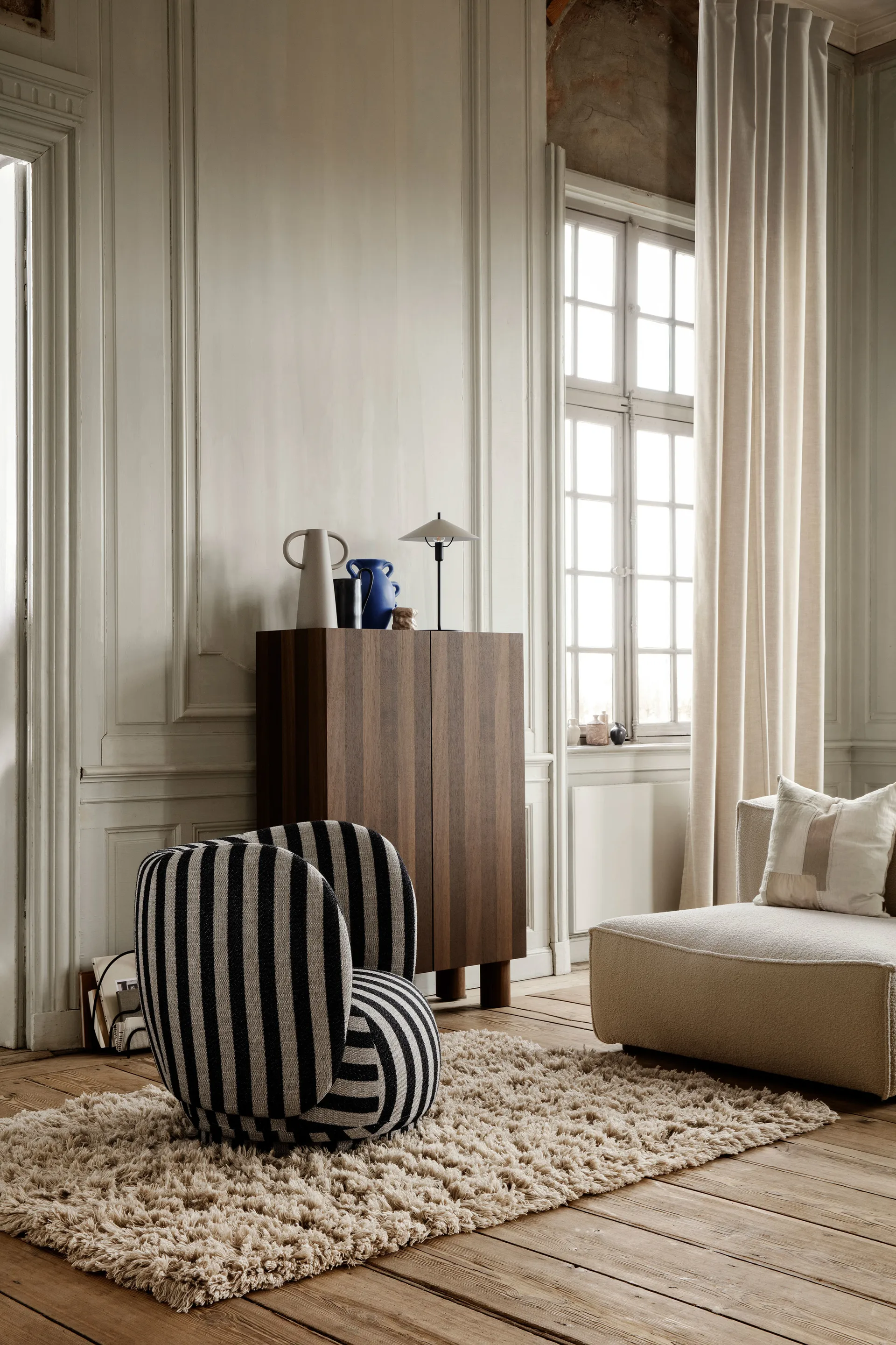 Rico lounge chair lenestol, Louisiana sand black Ferm Living