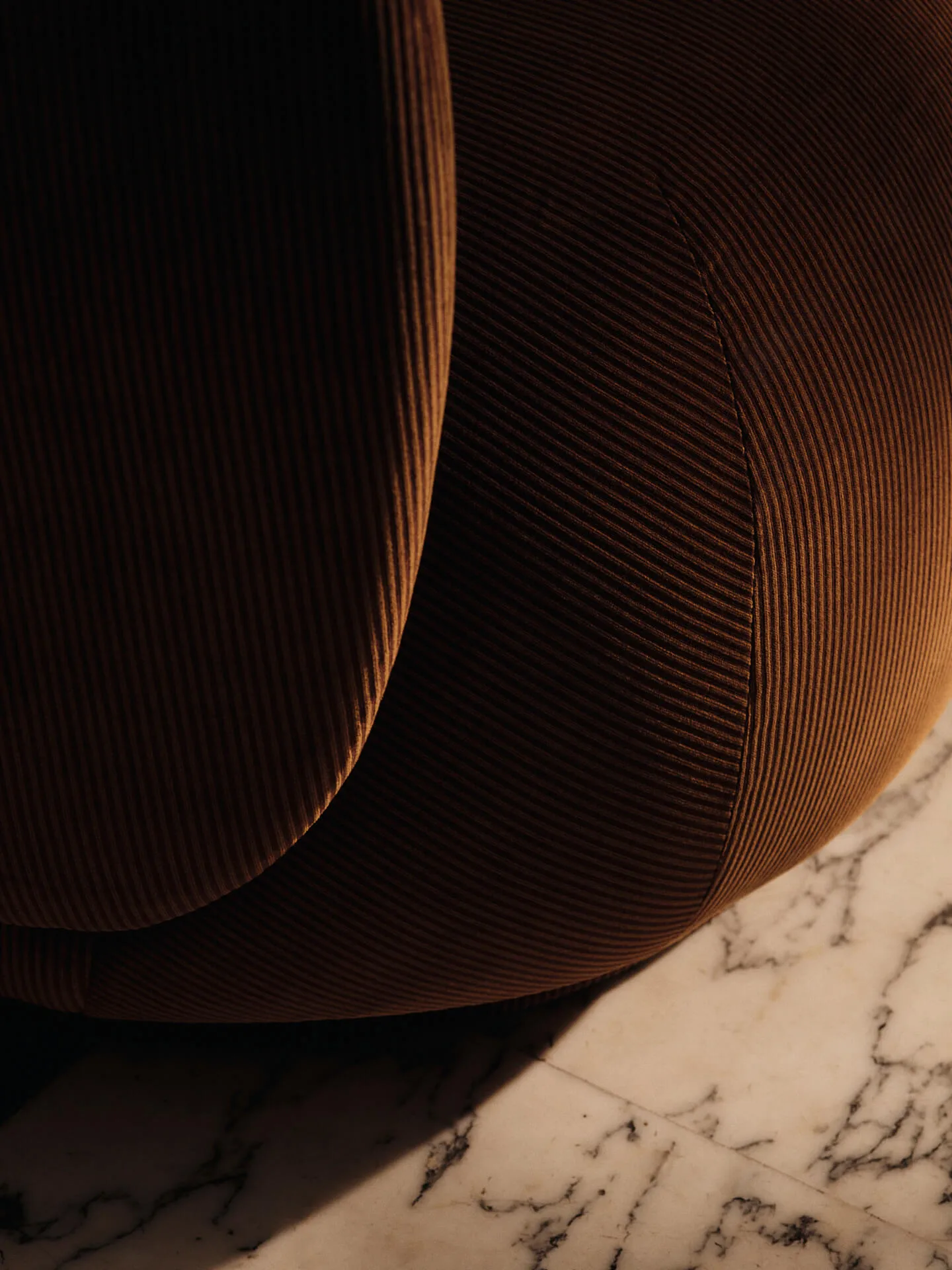 Rico lounge chair lenestol swivel, Devoré velvet-Rust Ferm Living