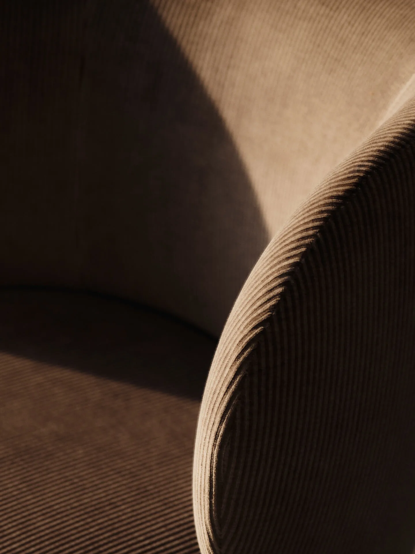 Rico spisebordsstol på hjul Devoré Velvet, Flint Grey Ferm Living