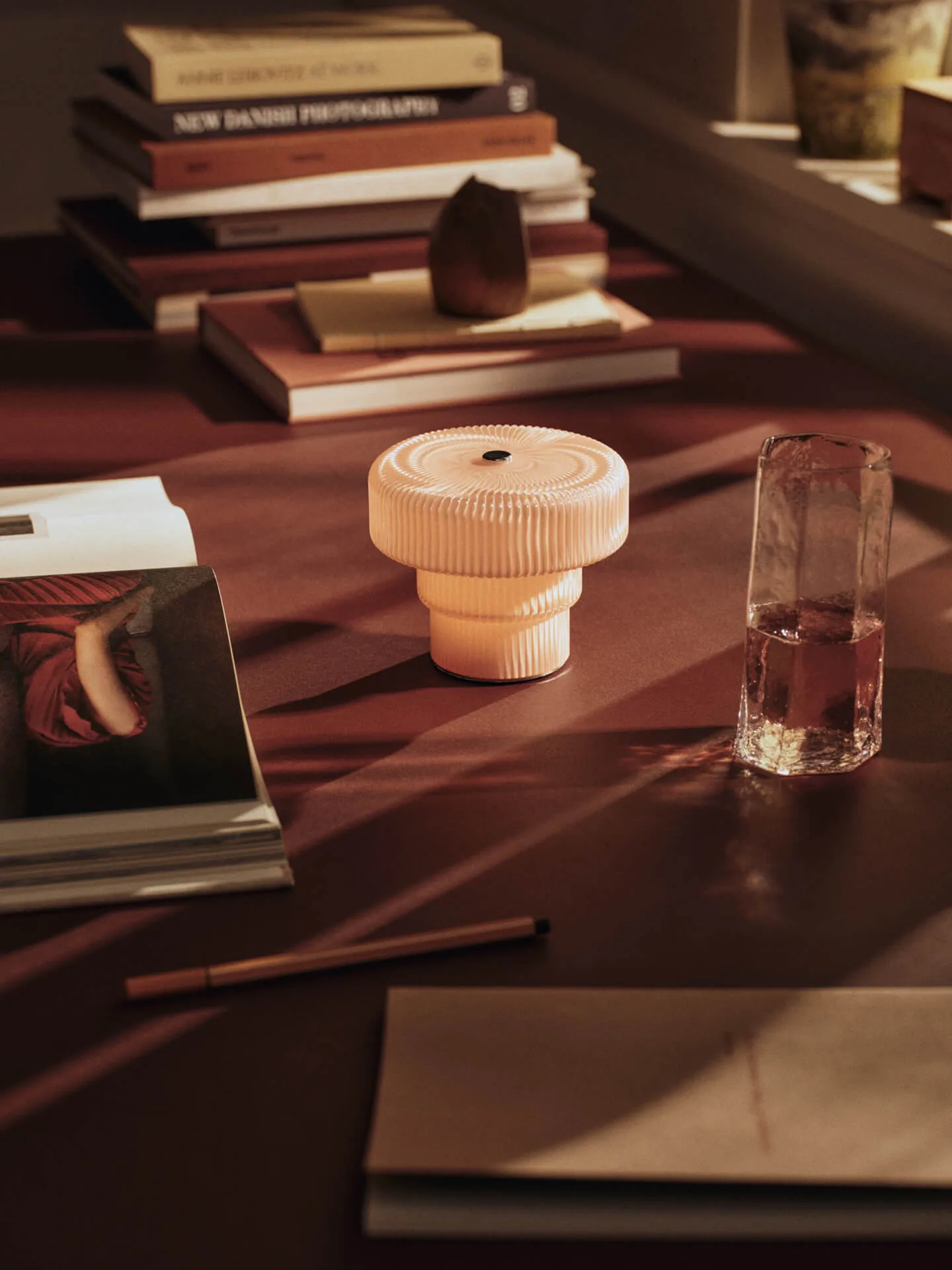 Ripple bærbar bordlampe 10 cm, Pale rose Ferm Living