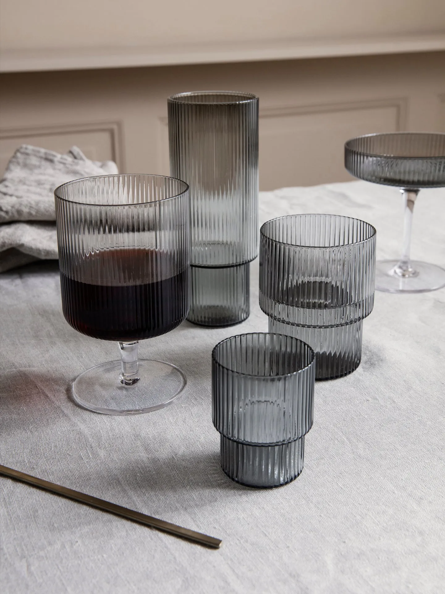 Ripple glass 4-pakning, Smoked grey Ferm Living
