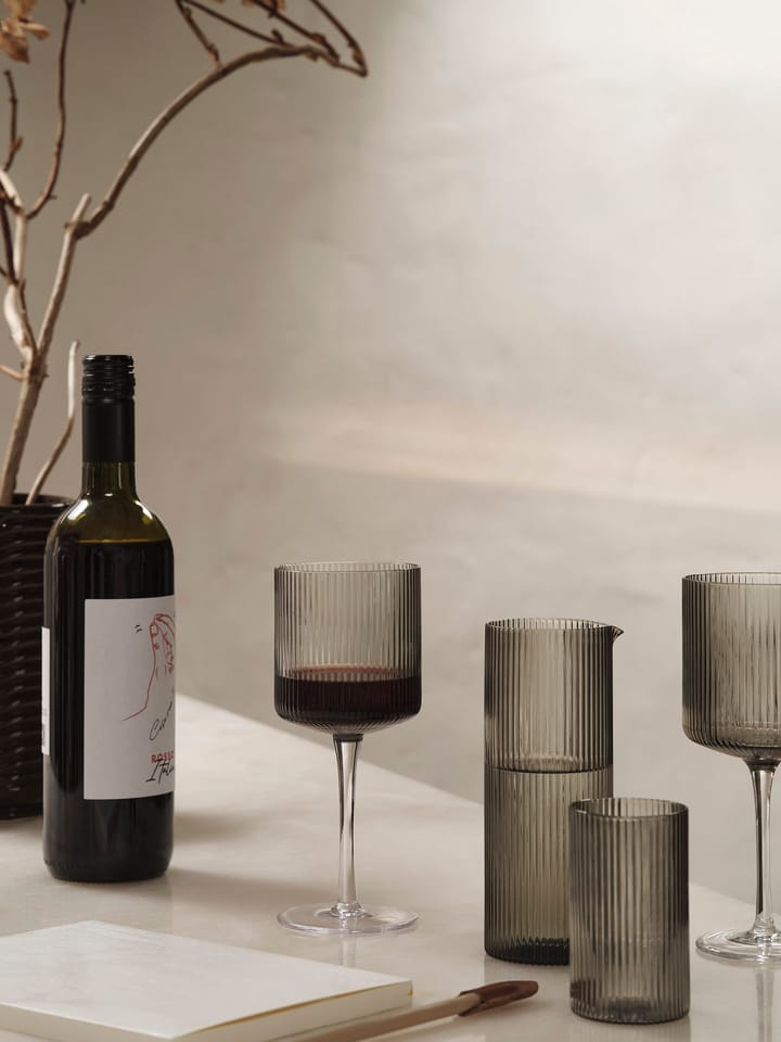 Ripple rødvinsglass 32,5 cl 2-pakning, Smoked grey Ferm Living