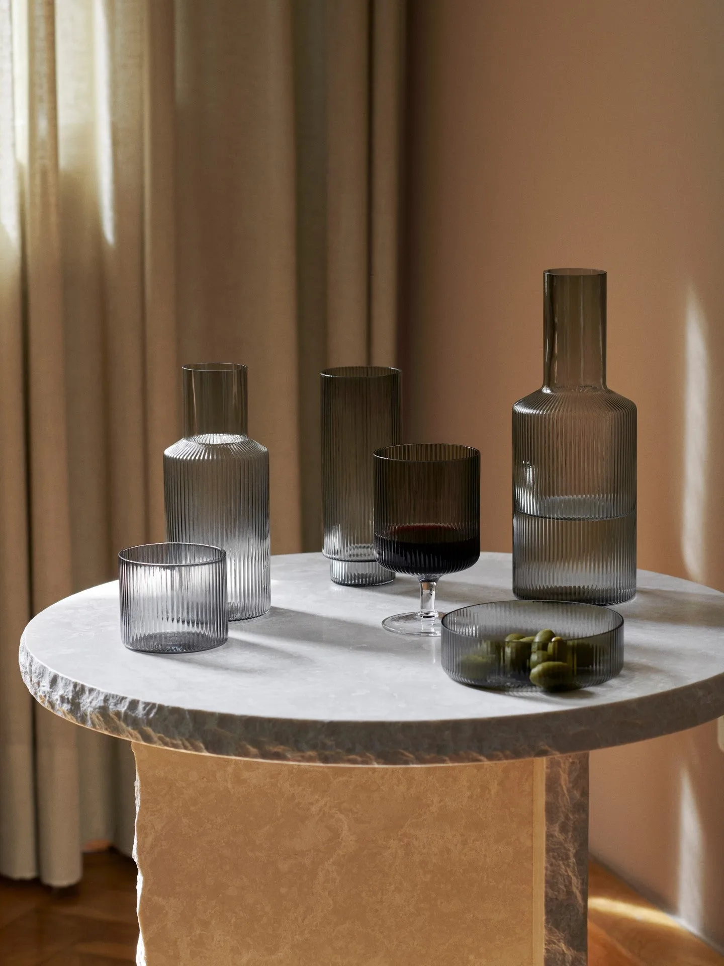 Ripple vinglass 2-pakning, Smoked grey Ferm Living