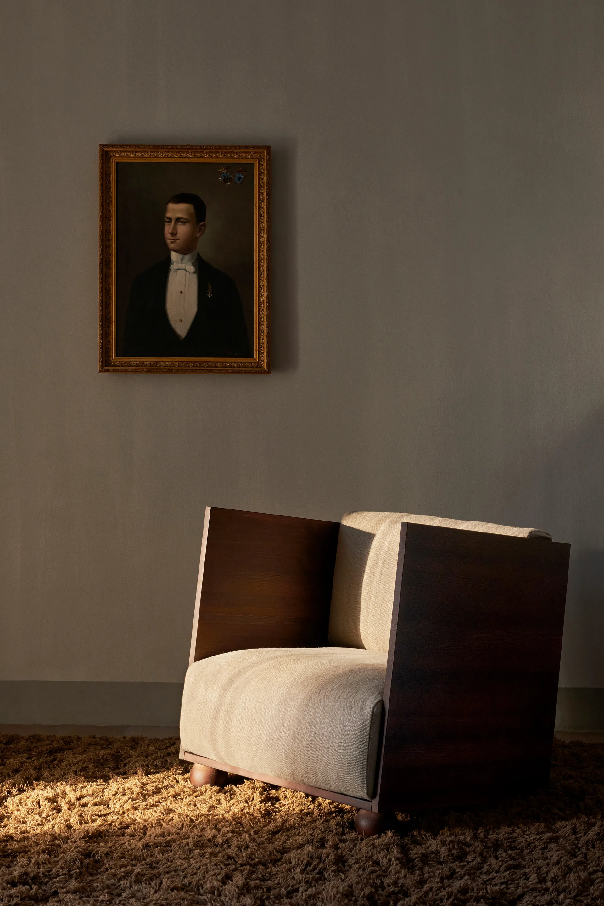 Rum lenestol rich linen, Dark stained-natural Ferm Living