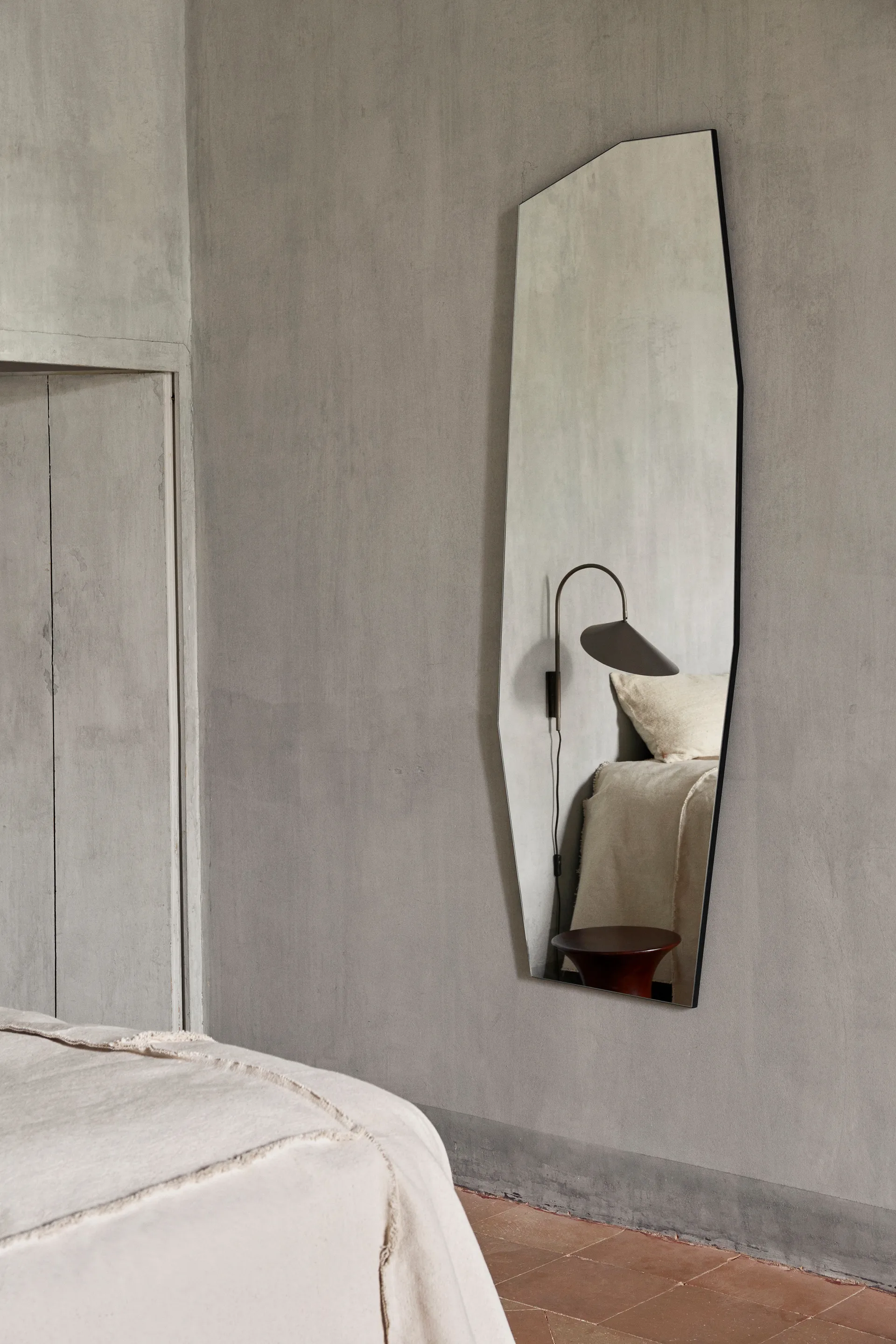Shard speil 57,8 x 165 cm, Black Ferm Living
