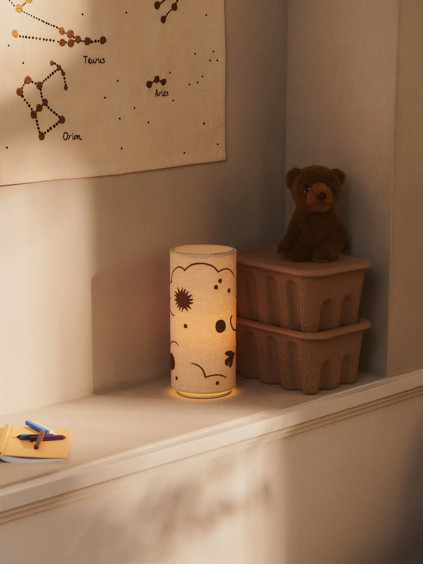 Skye bordlampe, Natural-bronze Ferm Living