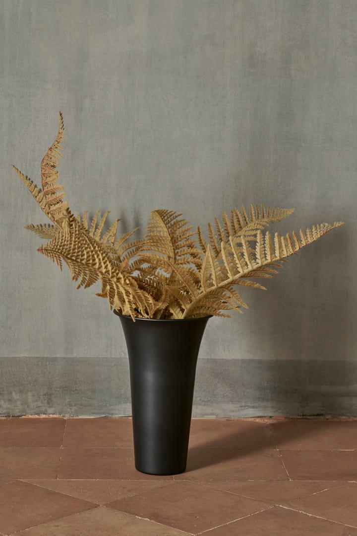 Spun Alu vase Ø 21,3 cm x 41,9 cm, Blackened aluminium Ferm Living