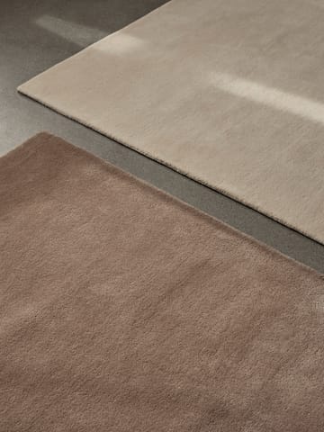 Stille tuftet teppe - Ash Brown, 140x200 cm - ferm LIVING